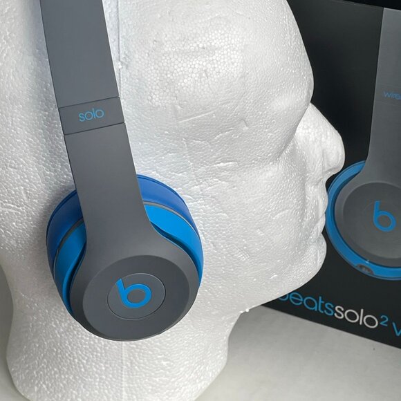 Beats Solo2 Wireless On-Ear Headphone, Active Collection - Picture 11 of 12